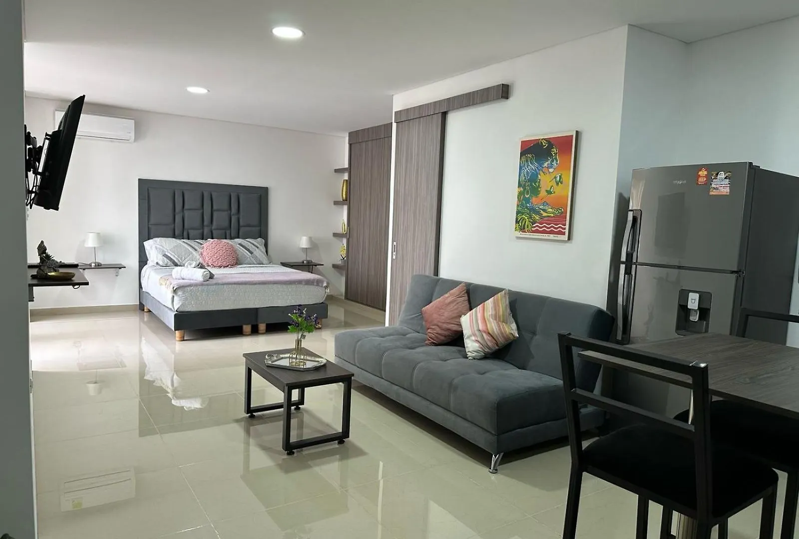 Nirvana Deluxe Studios - 5Min De Clinica Valle De Lili Y Cc Jardin Plaza Cali Apartment